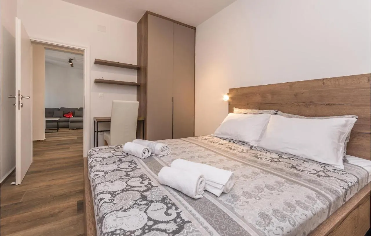 3 Bedroom Amazing Apartment In Turanj