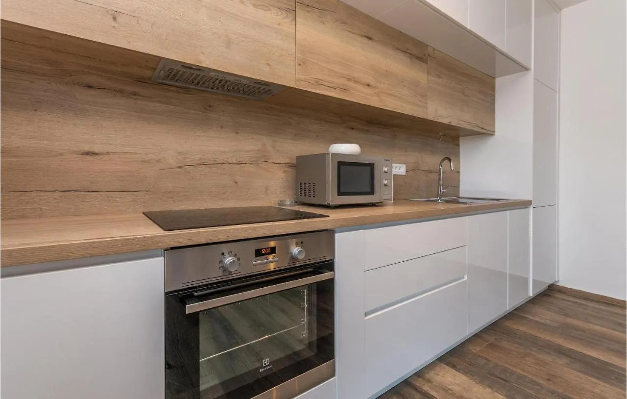 3 Bedroom Amazing Apartment In Turanj Croatia