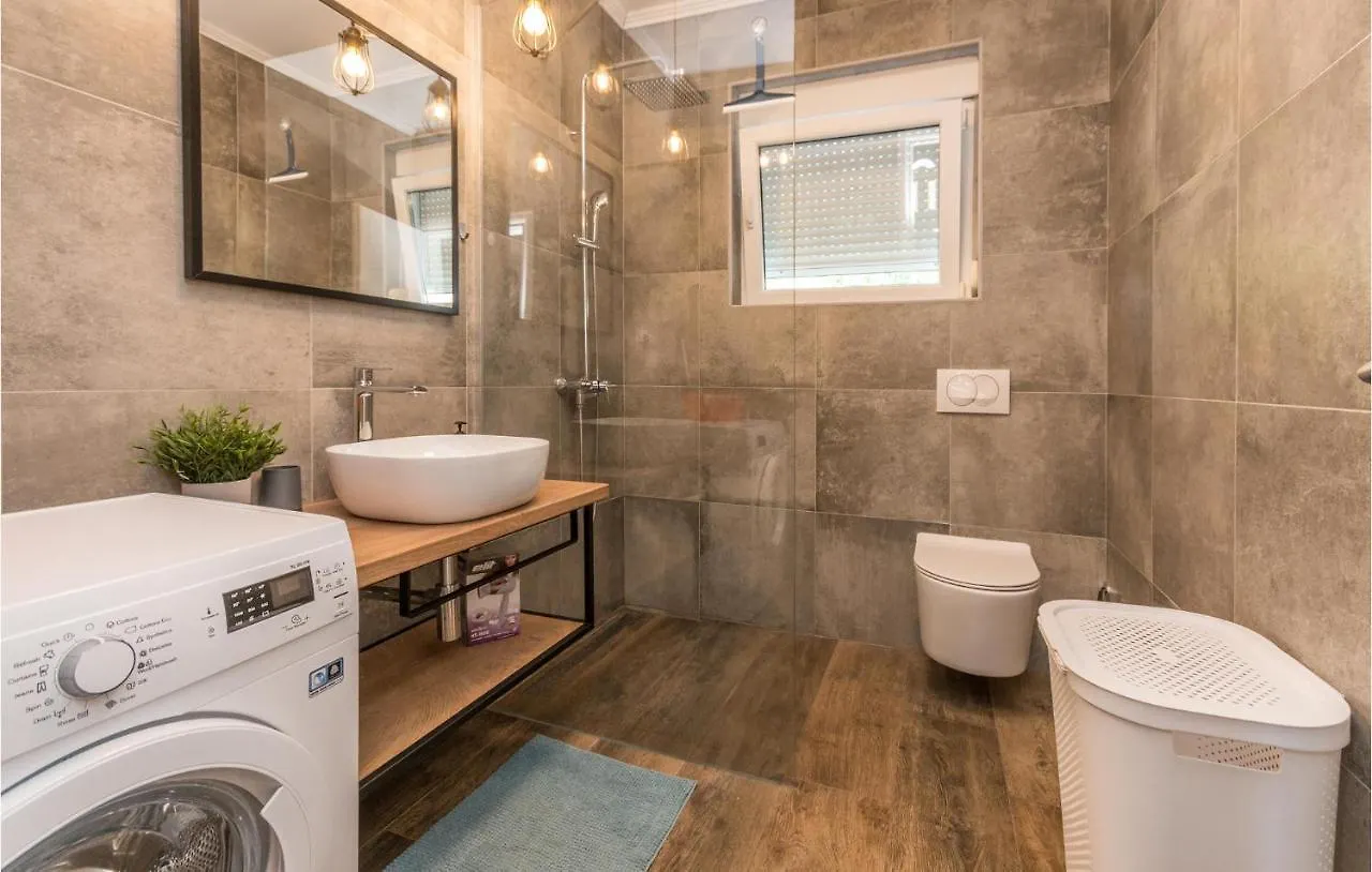 3 Bedroom Amazing Apartment In Turanj Croatia