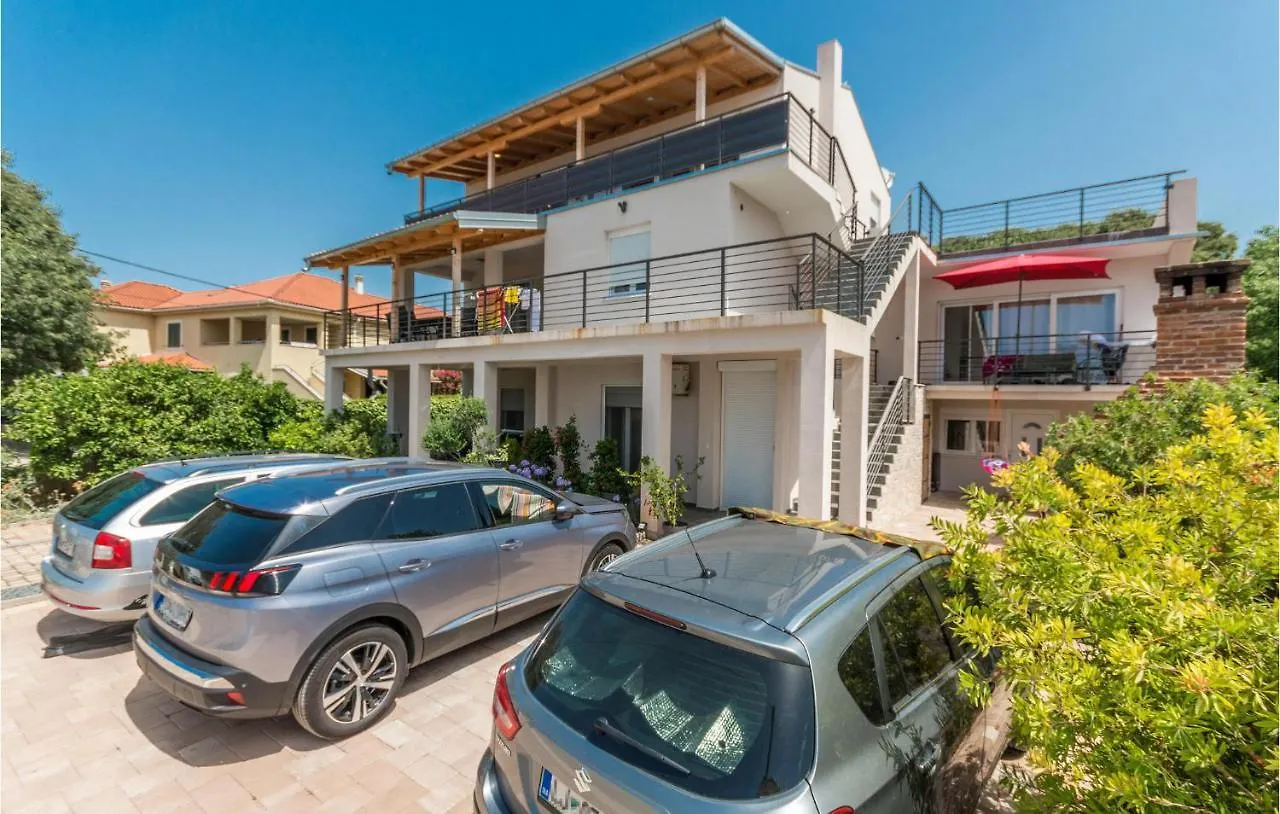 3 Bedroom Amazing Apartment In Turanj