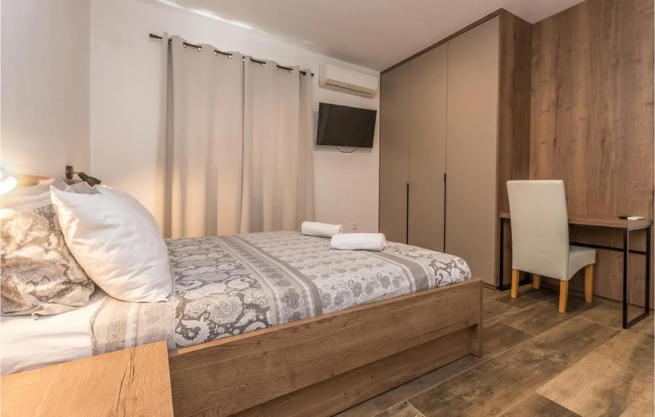 3 Bedroom Amazing Apartment In Turanj Croatia