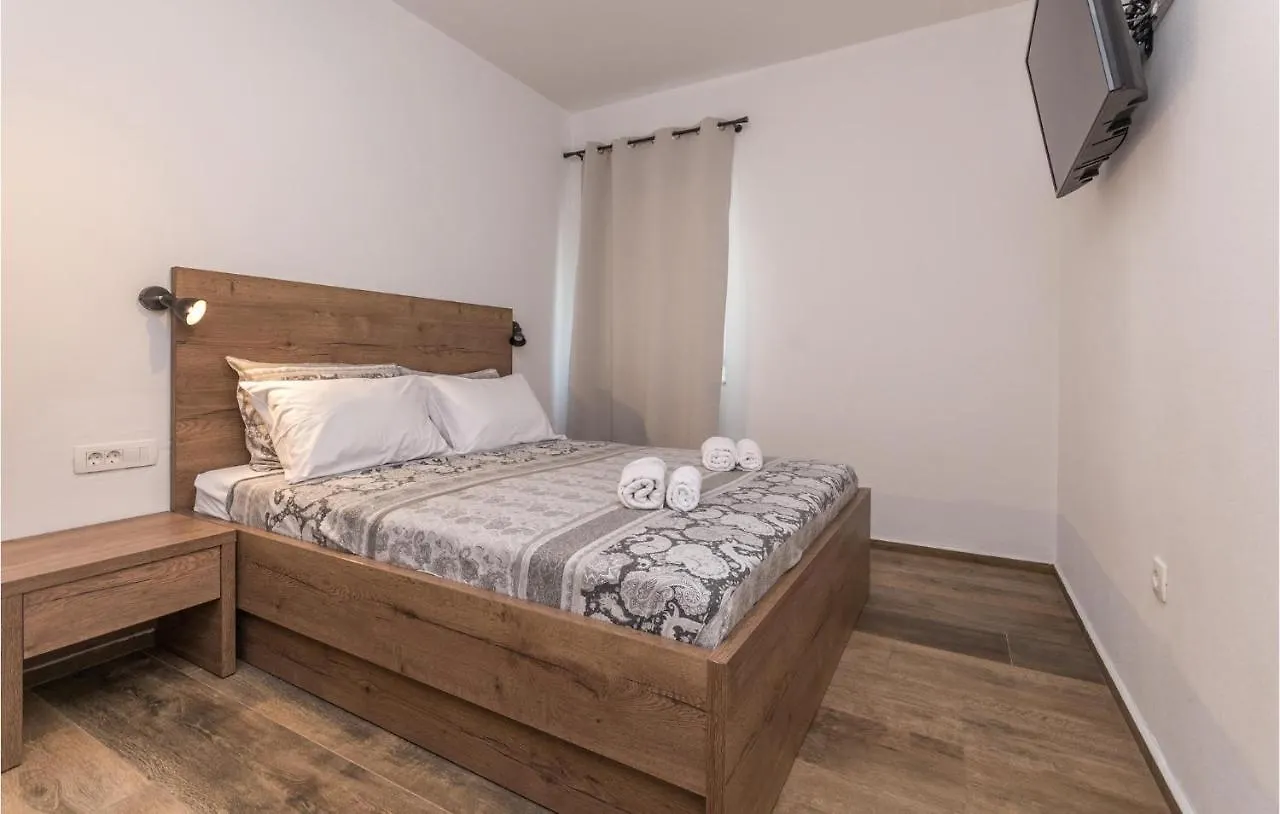 3 Bedroom Amazing Apartment In Turanj 0*,